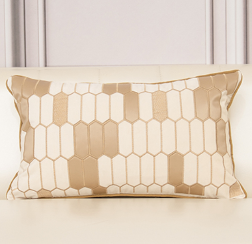 Ziver - De luxe kussenhoezen 'Royalty' voegen het gevoel van elegante luxe toe aan jouw slaapkamer of woonkamer. Deze koninklijke sierkussens zijn een perfecte toevoeging aan ieder interieur. Met hun prachtige kleur en stijlvolle gouden versieringen voel jij je een echte royalty! ✓Gratis verzending ✓ Achteraf betalen