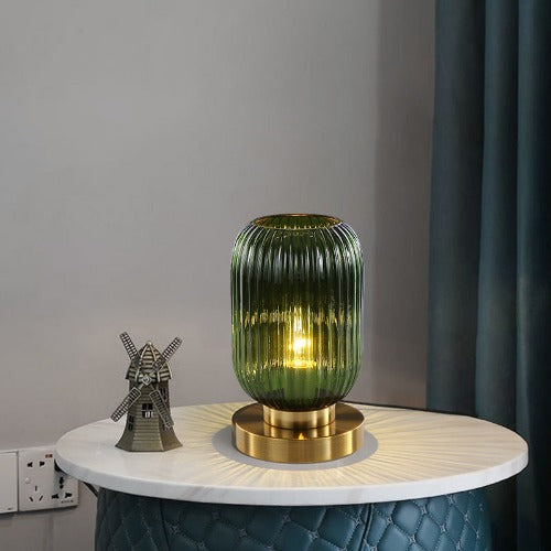 Ziver - Deze glazen tafellamp in leuke vintage stijl is perfect voor elke ruimte. De lamp is gemaakt van helder glas met een klassieke, vintage stijl. De glazen kap zorgt voor een mooie diffusie van licht, waardoor de lichtstroom zacht en aangenaam is. ✓Gratis verzending ✓Achteraf betalen