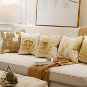 Ziver - De luxe kussenhoezen 'Royalty' voegen het gevoel van elegante luxe toe aan jouw slaapkamer of woonkamer. Deze koninklijke sierkussens zijn een perfecte toevoeging aan ieder interieur. Met hun prachtige kleur en stijlvolle gouden versieringen voel jij je een echte royalty! ✓Gratis verzending ✓ Achteraf betalen