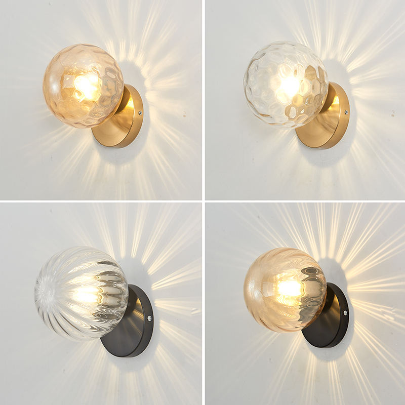 Ziver - Deze unieke lamp is voorzien van een glazen bol met een goud of zwart kleurig metalen basis en is verkrijgbaar in twee verschillende kleuren glas. De lamp verspreidt een warme gloed en is en daardoor een echte eyecatcher! ✓Gratis verzending ✓Achteraf betalen