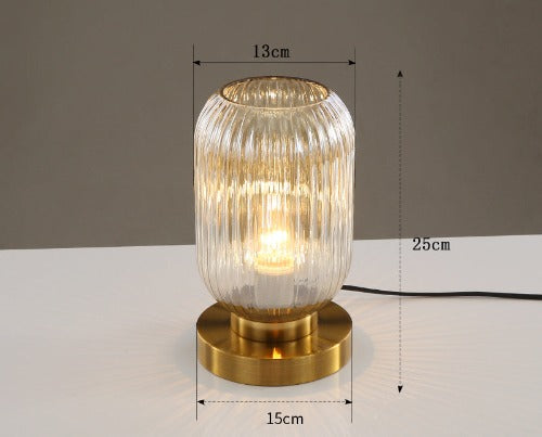 Ziver - Deze glazen tafellamp in leuke vintage stijl is perfect voor elke ruimte. De lamp is gemaakt van helder glas met een klassieke, vintage stijl. De glazen kap zorgt voor een mooie diffusie van licht, waardoor de lichtstroom zacht en aangenaam is. ✓Gratis verzending ✓Achteraf betalen