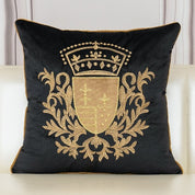 Ziver - De luxe kussenhoezen 'Royalty' voegen het gevoel van elegante luxe toe aan jouw slaapkamer of woonkamer. Deze koninklijke sierkussens zijn een perfecte toevoeging aan ieder interieur. Met hun prachtige kleur en stijlvolle gouden versieringen voel jij je een echte royalty! ✓Gratis verzending ✓ Achteraf betalen