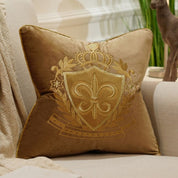 Ziver - De luxe kussenhoezen 'Royalty' voegen het gevoel van elegante luxe toe aan jouw slaapkamer of woonkamer. Deze koninklijke sierkussens zijn een perfecte toevoeging aan ieder interieur. Met hun prachtige kleur en stijlvolle gouden versieringen voel jij je een echte royalty! ✓Gratis verzending ✓ Achteraf betalen