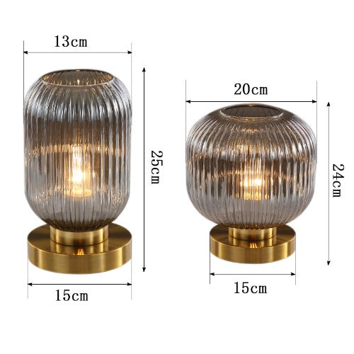 Ziver - Deze glazen tafellamp in leuke vintage stijl is perfect voor elke ruimte. De lamp is gemaakt van helder glas met een klassieke, vintage stijl. De glazen kap zorgt voor een mooie diffusie van licht, waardoor de lichtstroom zacht en aangenaam is. ✓Gratis verzending ✓Achteraf betalen