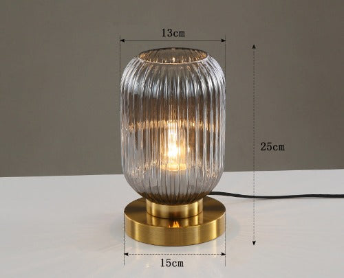Ziver - Deze glazen tafellamp in leuke vintage stijl is perfect voor elke ruimte. De lamp is gemaakt van helder glas met een klassieke, vintage stijl. De glazen kap zorgt voor een mooie diffusie van licht, waardoor de lichtstroom zacht en aangenaam is. ✓Gratis verzending ✓Achteraf betalen