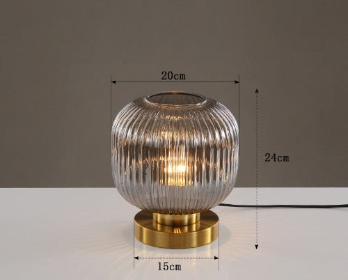 Ziver - Deze glazen tafellamp in leuke vintage stijl is perfect voor elke ruimte. De lamp is gemaakt van helder glas met een klassieke, vintage stijl. De glazen kap zorgt voor een mooie diffusie van licht, waardoor de lichtstroom zacht en aangenaam is. ✓Gratis verzending ✓Achteraf betalen