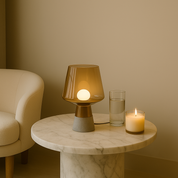 Glaslamp met betonnen voet