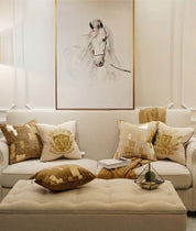 Ziver - De luxe kussenhoezen 'Royalty' voegen het gevoel van elegante luxe toe aan jouw slaapkamer of woonkamer. Deze koninklijke sierkussens zijn een perfecte toevoeging aan ieder interieur. Met hun prachtige kleur en stijlvolle gouden versieringen voel jij je een echte royalty! ✓Gratis verzending ✓ Achteraf betalen