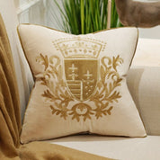 Ziver - De luxe kussenhoezen 'Royalty' voegen het gevoel van elegante luxe toe aan jouw slaapkamer of woonkamer. Deze koninklijke sierkussens zijn een perfecte toevoeging aan ieder interieur. Met hun prachtige kleur en stijlvolle gouden versieringen voel jij je een echte royalty! ✓Gratis verzending ✓ Achteraf betalen