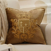 Ziver - De luxe kussenhoezen 'Royalty' voegen het gevoel van elegante luxe toe aan jouw slaapkamer of woonkamer. Deze koninklijke sierkussens zijn een perfecte toevoeging aan ieder interieur. Met hun prachtige kleur en stijlvolle gouden versieringen voel jij je een echte royalty! ✓Gratis verzending ✓ Achteraf betalen