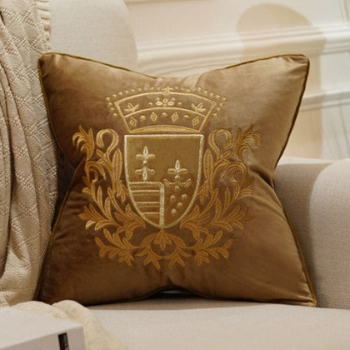 Ziver - De luxe kussenhoezen 'Royalty' voegen het gevoel van elegante luxe toe aan jouw slaapkamer of woonkamer. Deze koninklijke sierkussens zijn een perfecte toevoeging aan ieder interieur. Met hun prachtige kleur en stijlvolle gouden versieringen voel jij je een echte royalty! ✓Gratis verzending ✓ Achteraf betalen