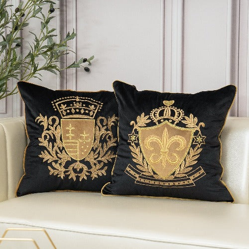 Ziver - De luxe kussenhoezen 'Royalty' voegen het gevoel van elegante luxe toe aan jouw slaapkamer of woonkamer. Deze koninklijke sierkussens zijn een perfecte toevoeging aan ieder interieur. Met hun prachtige kleur en stijlvolle gouden versieringen voel jij je een echte royalty! ✓Gratis verzending ✓ Achteraf betalen