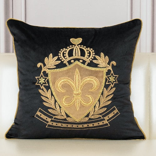Ziver - De luxe kussenhoezen 'Royalty' voegen het gevoel van elegante luxe toe aan jouw slaapkamer of woonkamer. Deze koninklijke sierkussens zijn een perfecte toevoeging aan ieder interieur. Met hun prachtige kleur en stijlvolle gouden versieringen voel jij je een echte royalty! ✓Gratis verzending ✓ Achteraf betalen